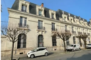 Remplacement des menuiseries intérieures en bois à Cognac pour l’ancienne banque de france.